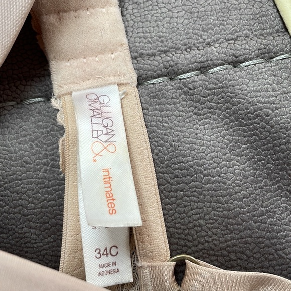 Gillian & OMalley nude colored bra with lace. Size 34C - Picture 6 of 6